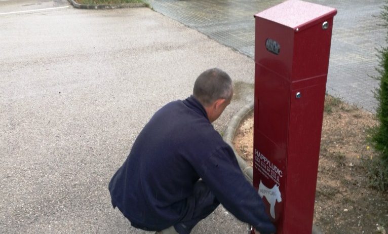 L’Ajuntament d’Olèrdola instal·la papereres dispensadores de bosses pels excrements de gossos