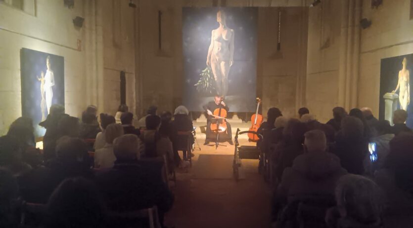 Un concert del violoncel·lista José Mor acompanya l’exposició ‘Heretges’ de Pep Anton Xaus